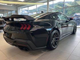 MUSTANG DARK HORSE 2024