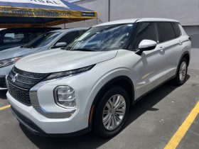 MITSUBISHI OUTLANDER ES