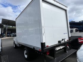 CAMION E350 2023 CON CAJÓN SECO DE 12′