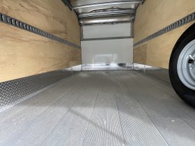 CAMION E350 2023 CON CAJÓN SECO DE 12′