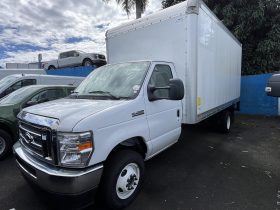 CAMION E450 2025 CAJÓN SECO 14′ C/ LIFTER