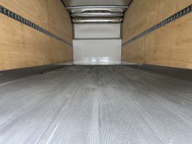 CAMION E450 2025 CAJÓN SECO 14′ C/ LIFTER