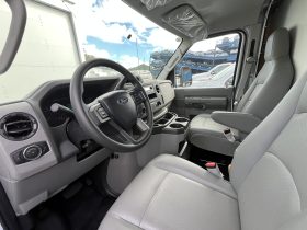 CAMION E450 2025 CAJÓN SECO 14′ C/ LIFTER