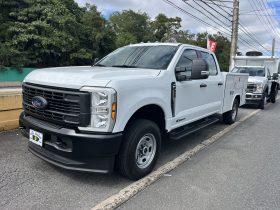 F250 XL CREW 4X4 SERVICE BODY